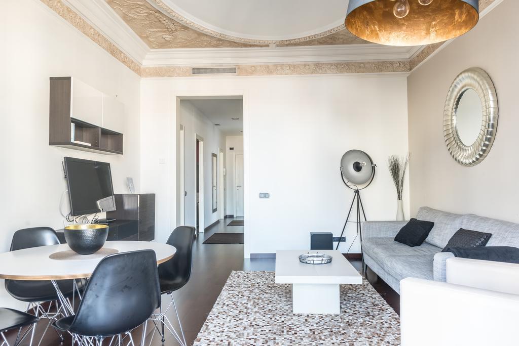 Bailen8 Apartment Barcelona Bagian luar foto