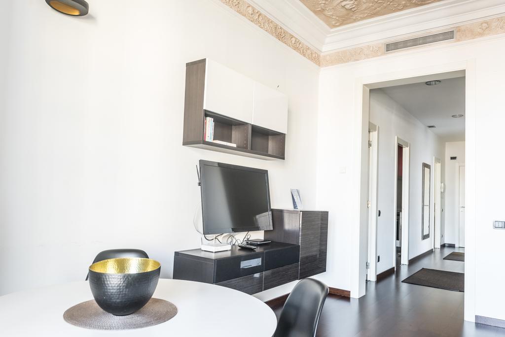 Bailen8 Apartment Barcelona Bagian luar foto